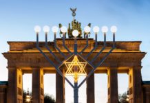 14 photos magnifiques des célébrations de Hanouka à travers le monde