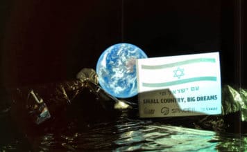 La 1ère sonde lunaire israélienne envoie un selfie avec la Terre !