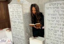 Naomi Campbell fête la hiloula du Rabbi de Loubavitch sur Instagram